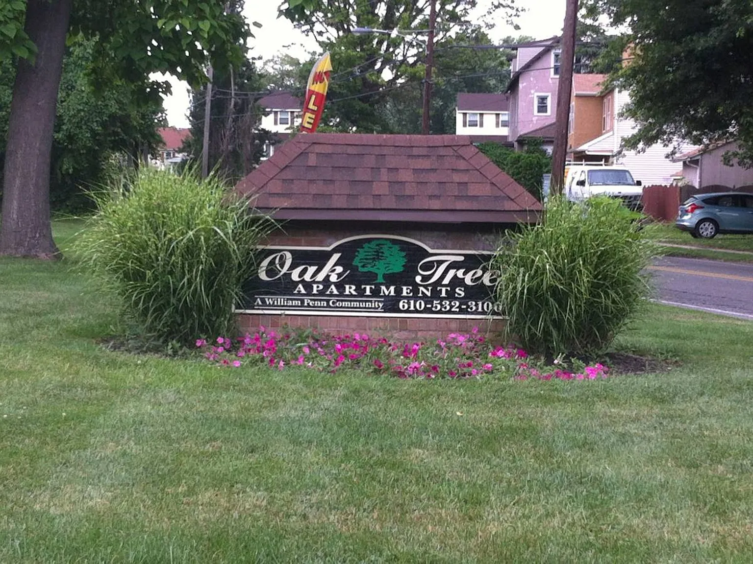 Oak Tree Apartments — Photo 1