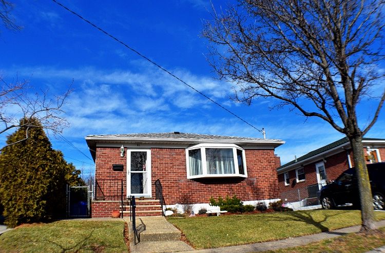 1st image of 41 Park Hill Cir