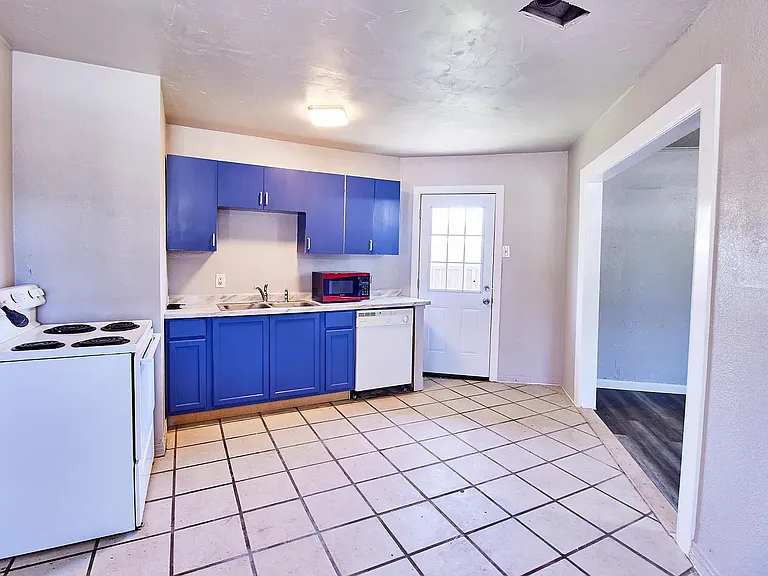 1504 Sherman Dr #301 — Photo 8