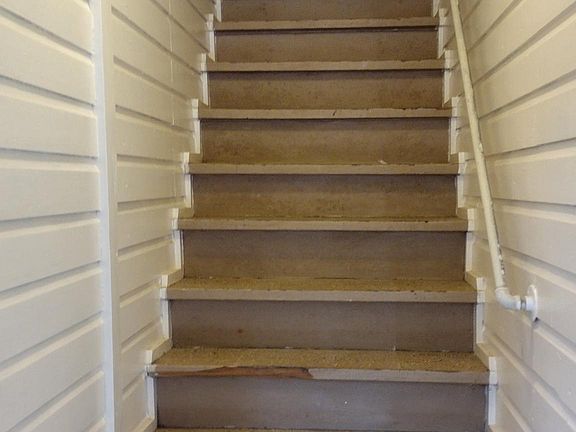 2nd image of 99 Hill St #5