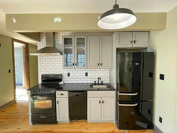 5th image of 60 Newell St #2C