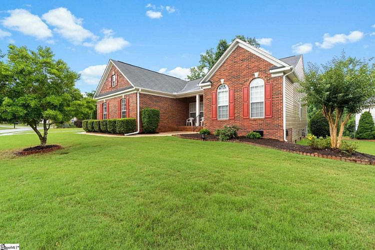 1st image of 211 Brenleigh Ct
