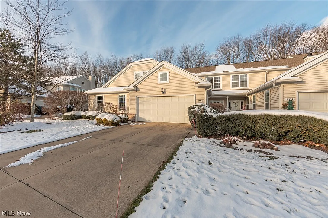 3 bed, 2.5 bath, 1819 sqft, $2,950 — Photo 2