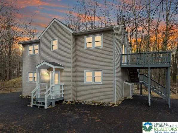 400 Cedar Dr, Long Pond, PA 18334
