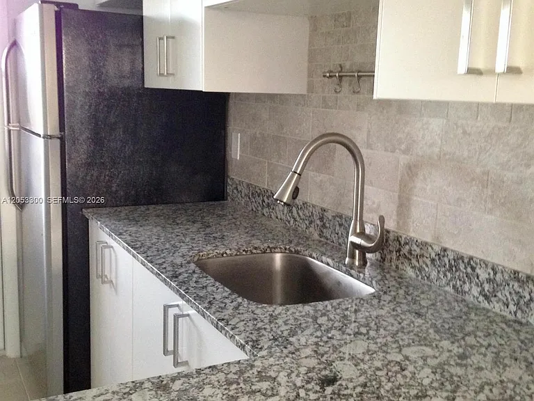 2200 Park Ln #308 — Photo 9