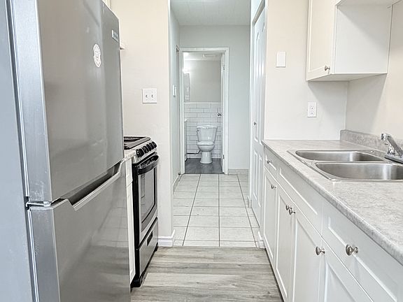 3rd image of 591 Wellington Ave #101