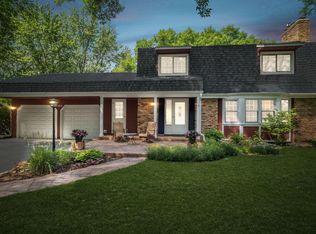 7400 Longview Cir, Chanhassen, MN 55317