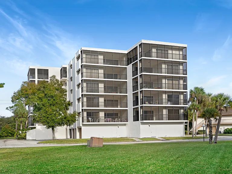 Residences at Blackburn Bay — Photo 13