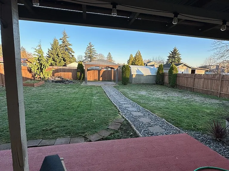 NE 154th Ave — Photo 15