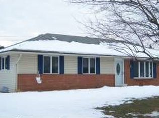5573 Mohawk Dr, Bethlehem, PA 18017