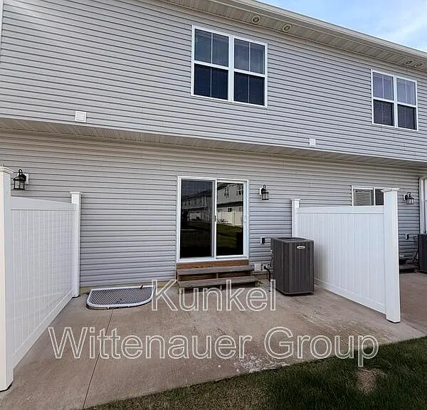 8401 Allied Way — Photo 28