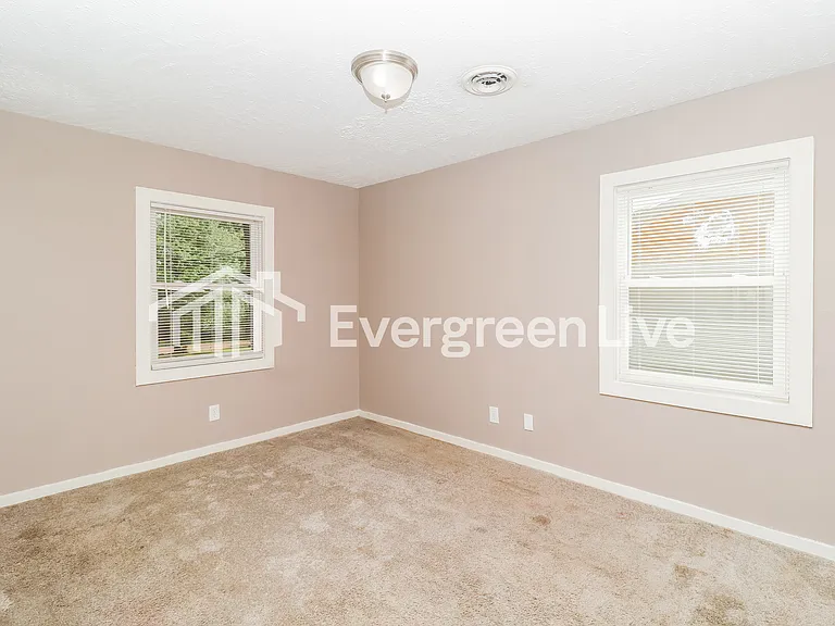 341 Forest Ave — Photo 6