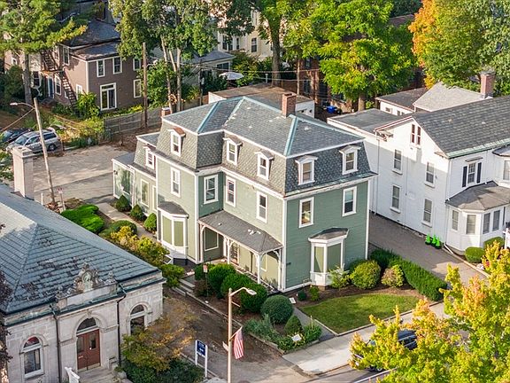 5th image of 370 Washington St
