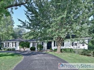 8614 Ash Ln, Prairie Village, KS 66207