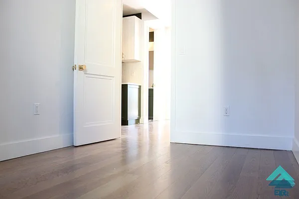 Rented by EXR | media 18
