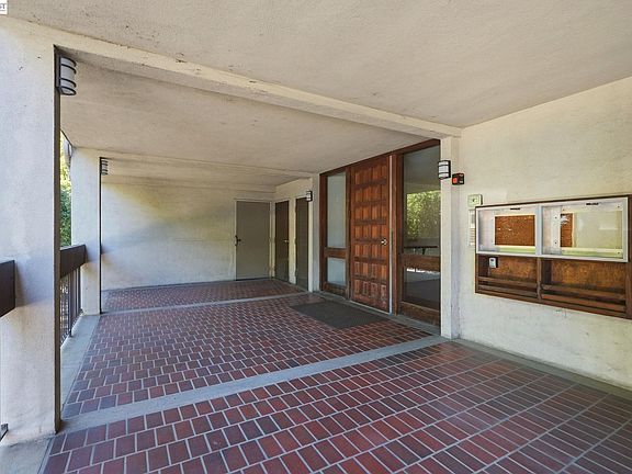 3rd image of 444 Merritt Ave APT 202