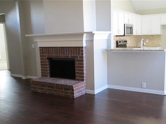 2nd image of 1003 Blackenhurst Ln