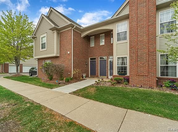 5th image of 16422 Claremont Dr S