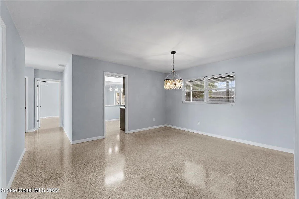 4 bed, 2.0 bath, 2105 sqft, $3,400 — Photo 3