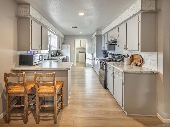 3rd image of 3613 58th St