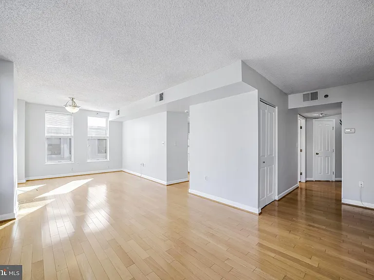 601 Pennsylvania Ave NW #910 — Photo 7