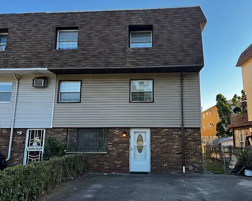 357 Wayne St Photo 1