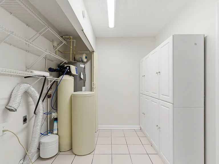 404 Westgate Cir — Photo 11