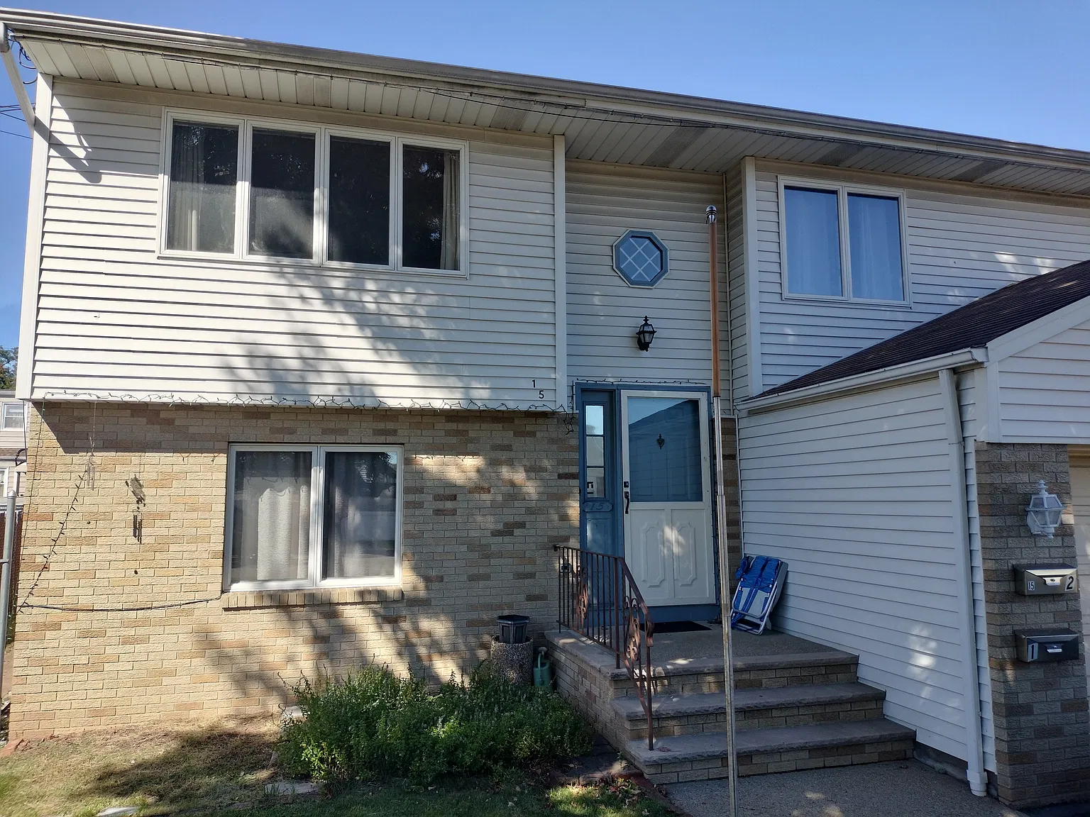 15 Oak St — Photo 2