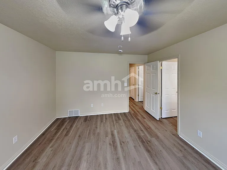 420 N Madison Ave — Photo 9