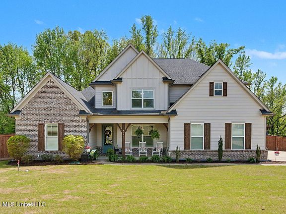 2nd image of 4590 Pierce Dr