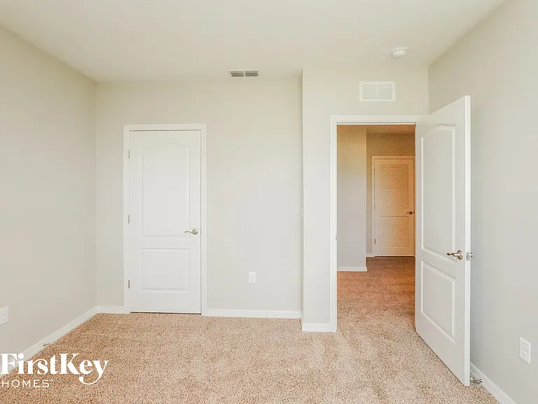 465 Noble Ave — Photo 8