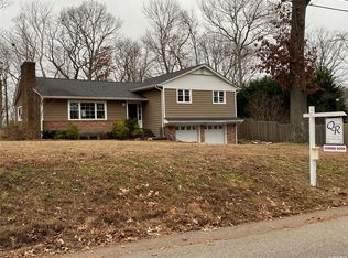 19 Trillium Pl, Huntington, NY 11743