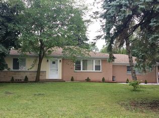 11 E Camp McDonald Rd, Prospect Heights, IL 60070