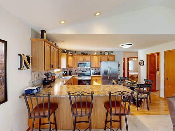 5th image of 206 Lake St