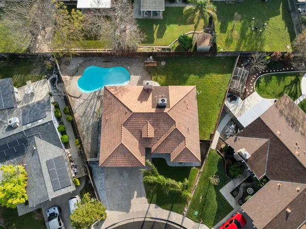 555 W Ashcroft Ave, Clovis, CA 93612