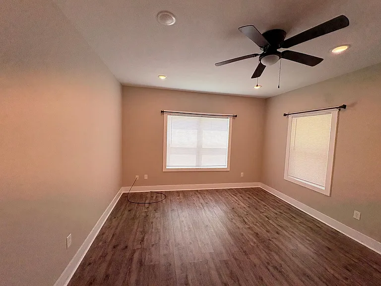 226 Loveless St — Photo 4