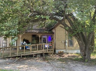 700 E 3rd St, Bonham, TX 75418