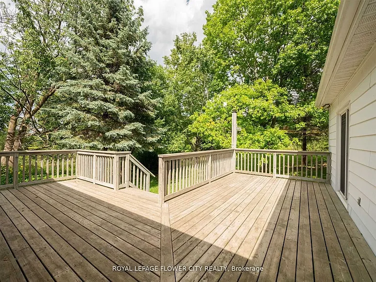 5263 Trafalgar Rd — Photo 32