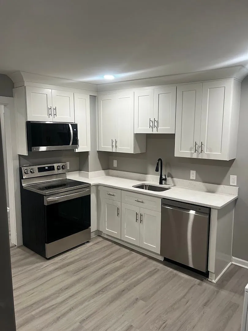 Newly Renovated 3 Bedroom Home In The Southside. Available November. — Photo 1