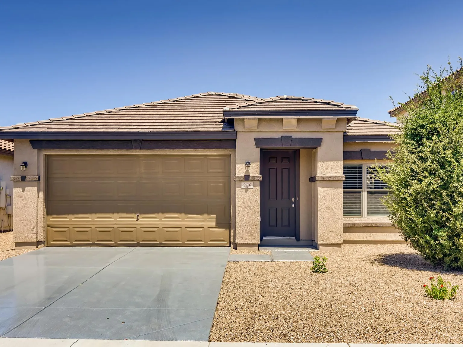 4 bed, 1925 sqft, $2,100 — Photo 1