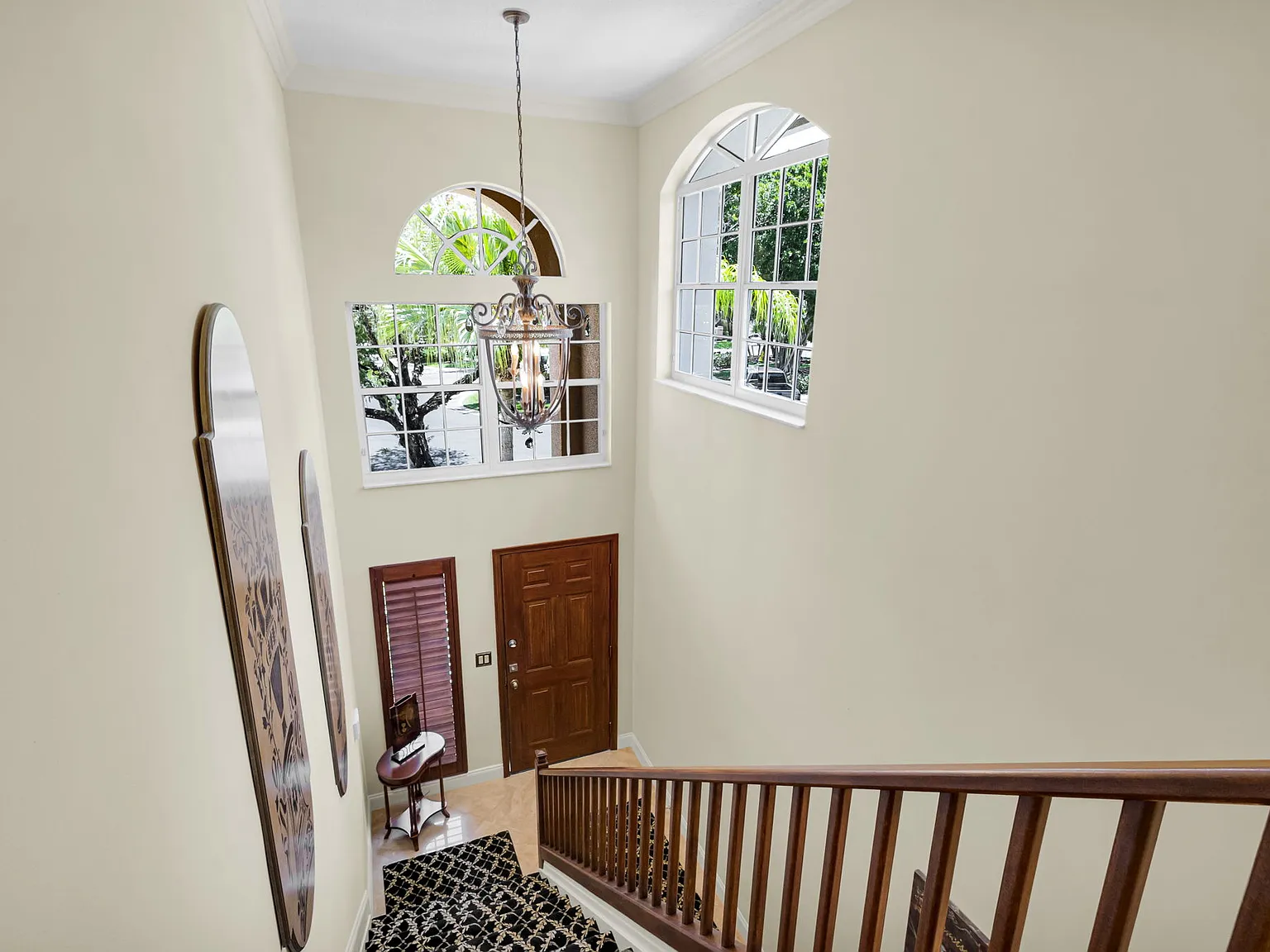 3 bed, 2072 sqft, $6,900 — Photo 3