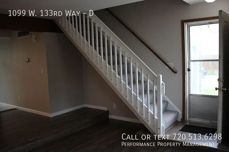 Corner Townhome With Garage And Extra Parking In Quail Crossing - Utilities Included!! — Photo 3
