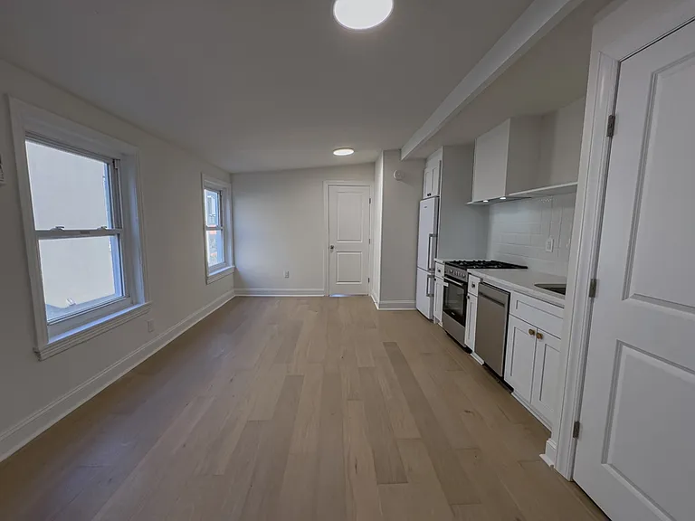 2039 Green St #3R — Photo 9