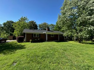 415 Eaton St, Central, SC 29630