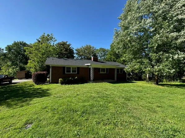 415 Eaton St, Central, SC 29630