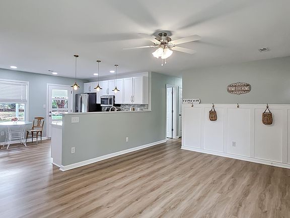 4th image of 104 Cottonwood Trl