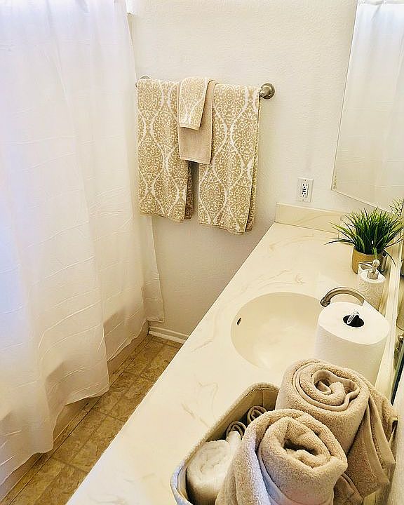 Master bathroom 