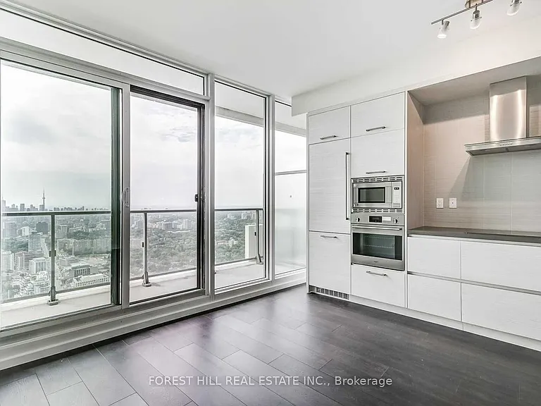 2221 Yonge St #5703 — Photo 22