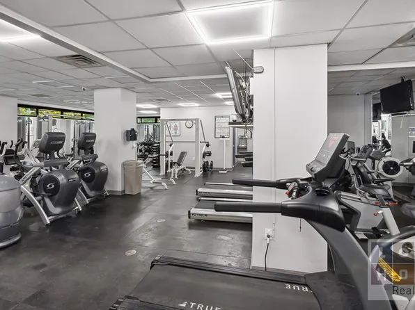 210 East Broadway image 14 of 19