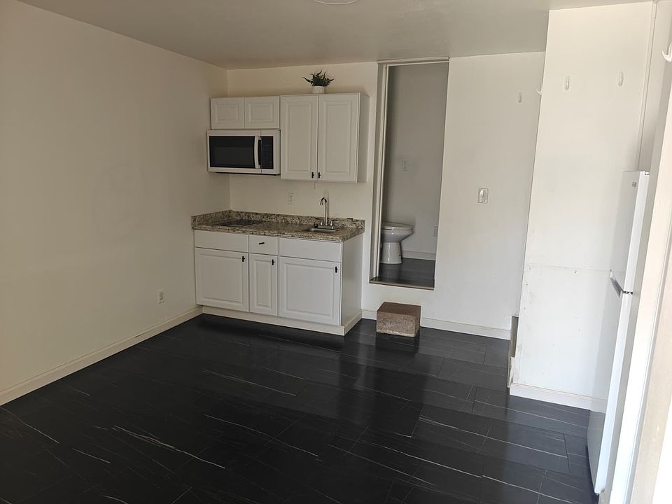 1st image of 521 W Hoyt St #5